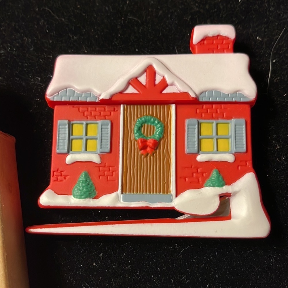 Avon (1995) Holiday Helper Paper Cutter and Ribbon Shredder